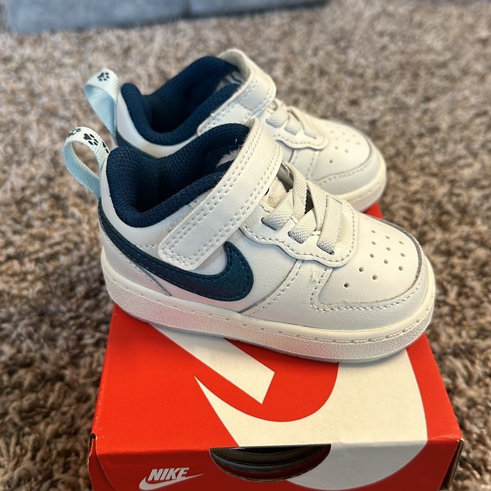 Infant Nike - Picture 3 of 5